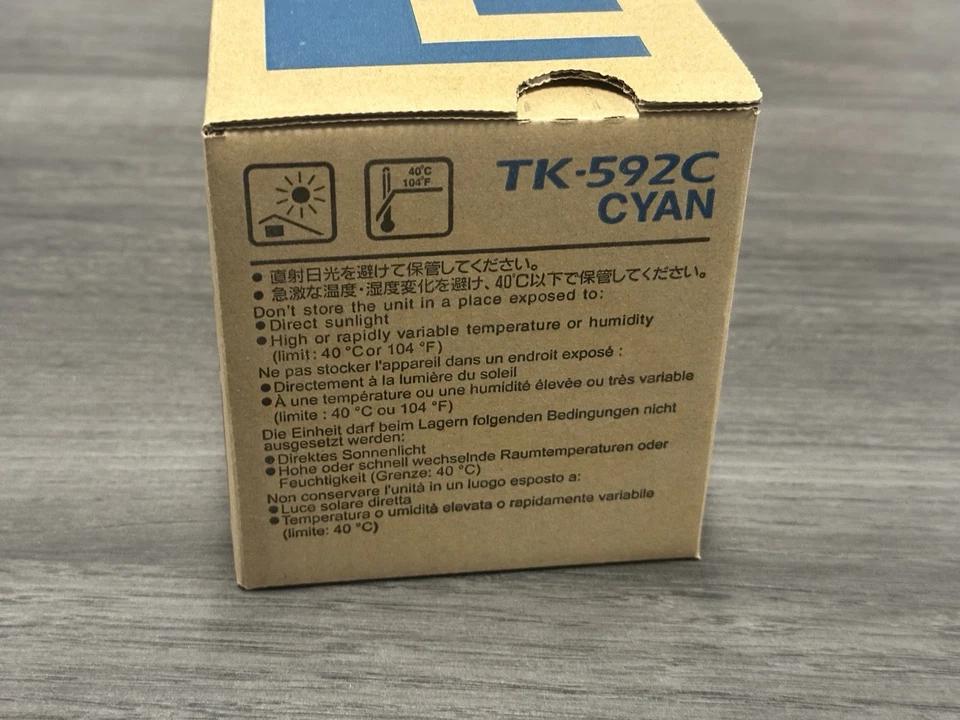Cartucho de tóner cian original Kyocera TK-592C M6026MFP/FS-C5250DN 1T02KVCUS0 Foto 3 de 4