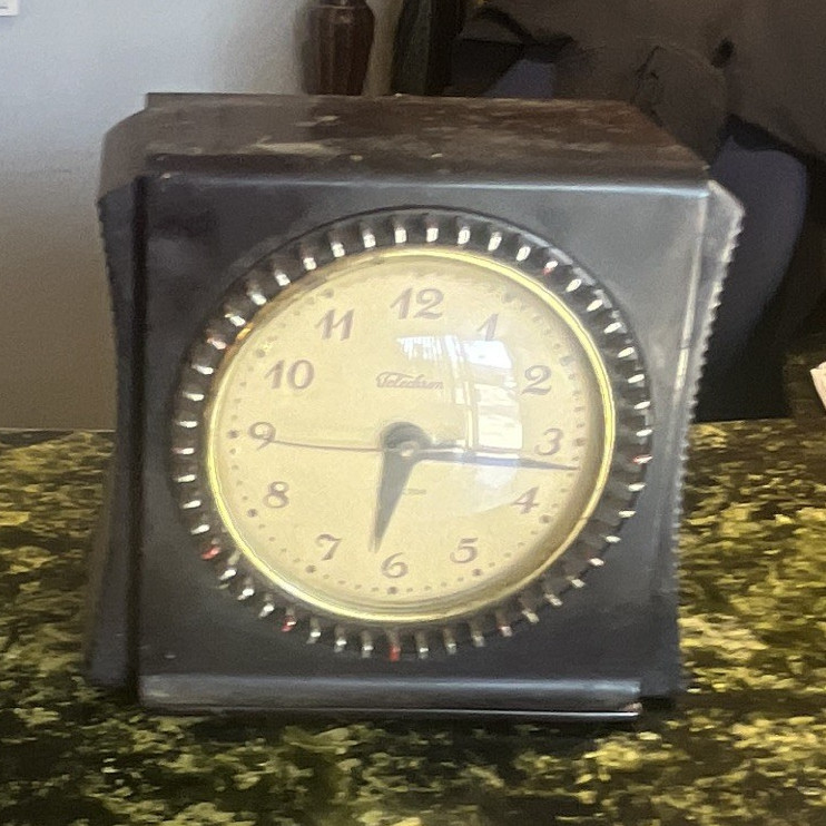 Telechron 1930’s bake a lite electric Desk Clock  switch clock works great