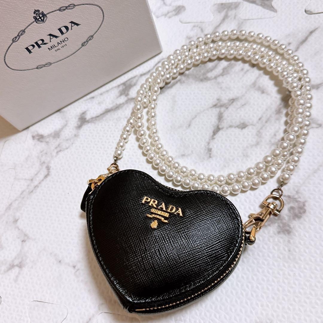 Versace ネックレス　PRADAポーチ付き Auth PRADA Heart Shape Mini Shoulder Bag Saffiano Leather Black