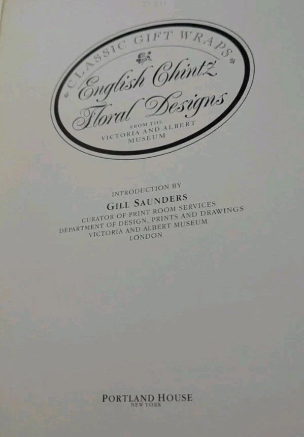 Libro envolvente de regalo de diseño floral de chintz inglés Victoria Albert Museum papel de Londres Foto 4 de 4