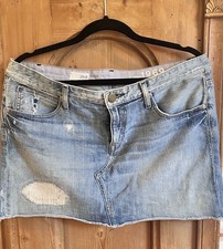Gap Vintage Distressed Denim Mini Skirt Size 8. Medium Wash.