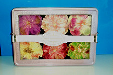 NEW - A lovely Metal Case of 6 beautiful prestige Flowers by Prima