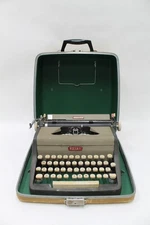 Vintage 1950's Royal Aristocrat Typewriter w/ Case - READ DESCRIPTION!!