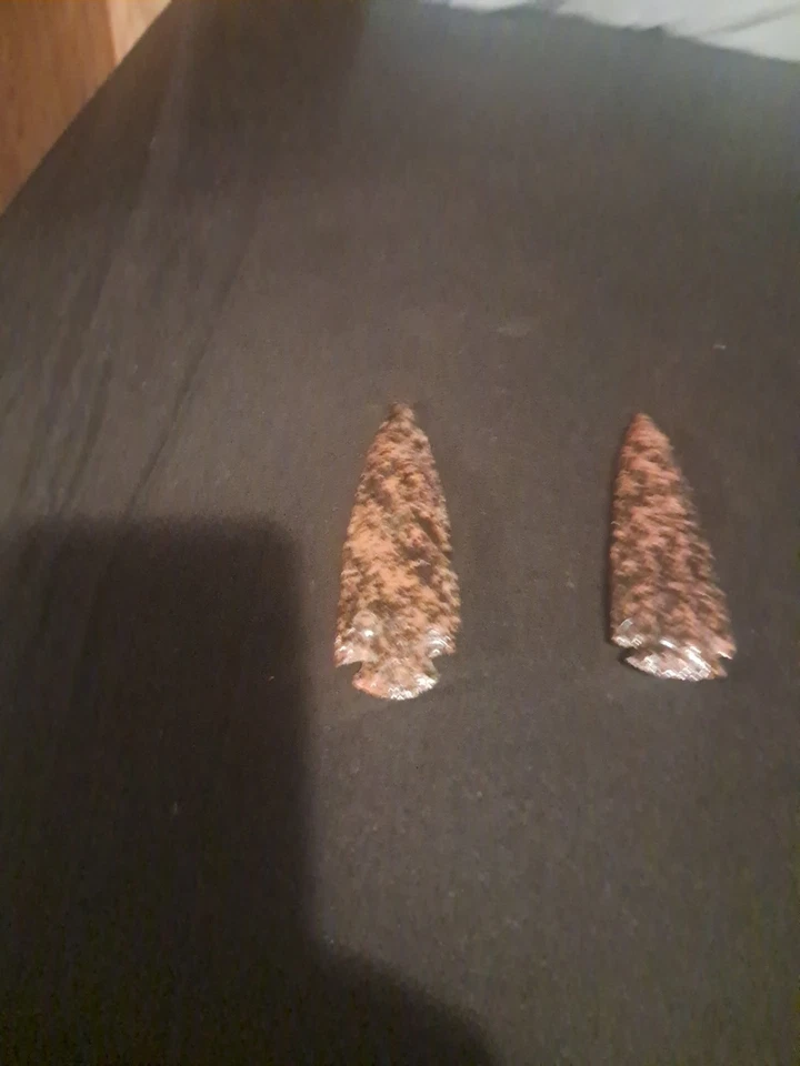 Artefacto de punta de flecha india Foto 2 de 4