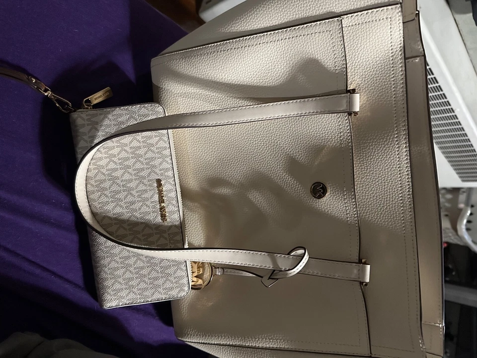 Michael Kors purse and wallet set - Image 2 of 3