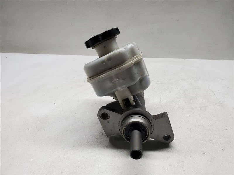 Conjunto de cilindro maestro de freno Chevy Colorado GMC Canyon 2004-2008 OEM 19209275 Foto 3 de 4