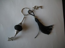 PORTE CLÉ PASSEMENTERIE MAROCAINE  AVEC MAIN DE FATIMA ET CLE NOIR