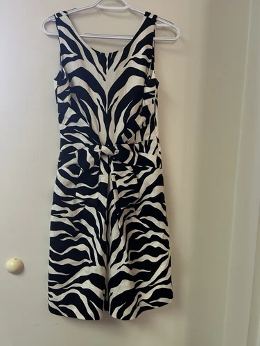 Abito Kate Spade Jillian lino aderente e svasato senza maniche stampa zebrata dettaglio fiocco 2