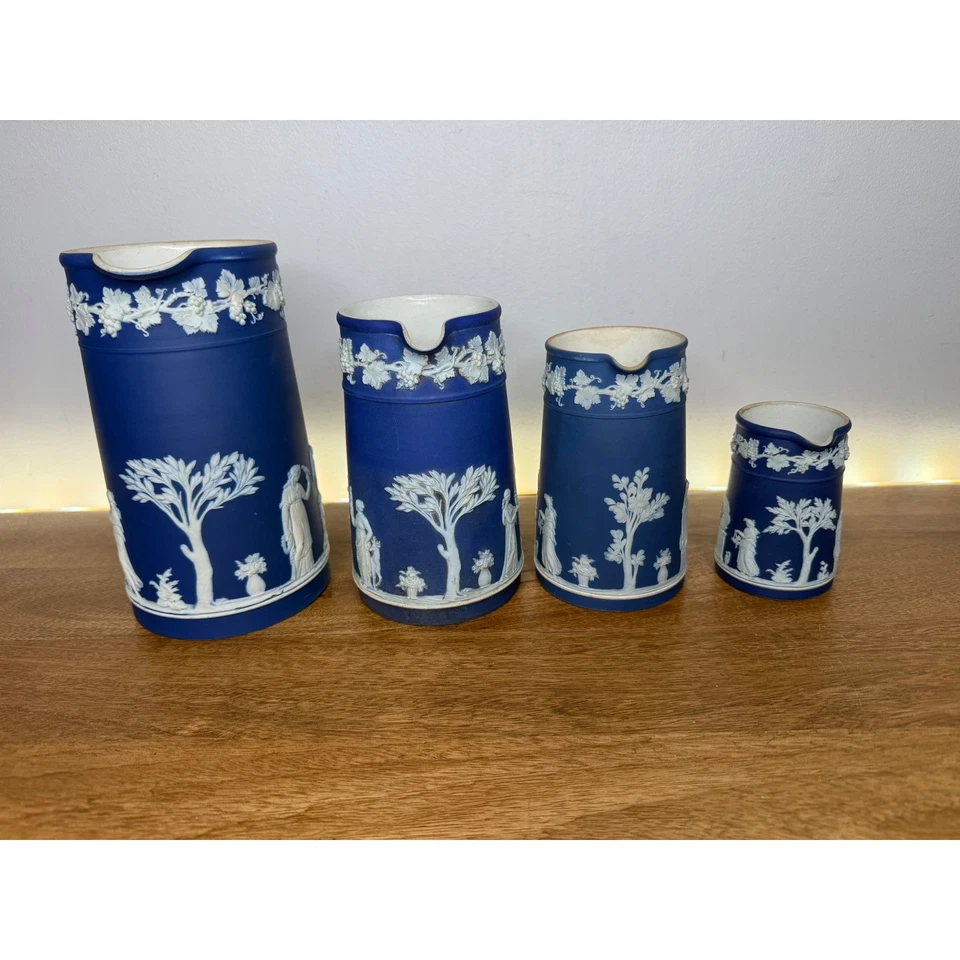 Juego de 4 figuras clásicas Wedgwood Jasperware azul blanco Foto 4 de 4