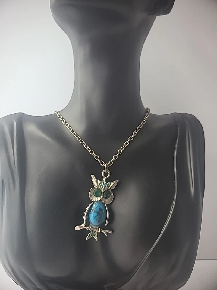 Collar Vintage Tono Plata Cadena Búho Colgante Piedra Azul Cristales Verdes Joyería Foto 2 de 4