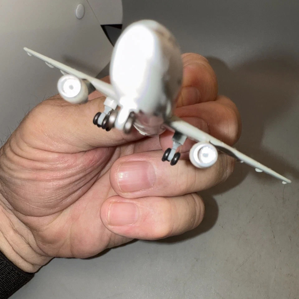 AC419926 AeroClassics A310 1/400 Modelo OE-LBO Austrian Airlines Foto 4 de 4