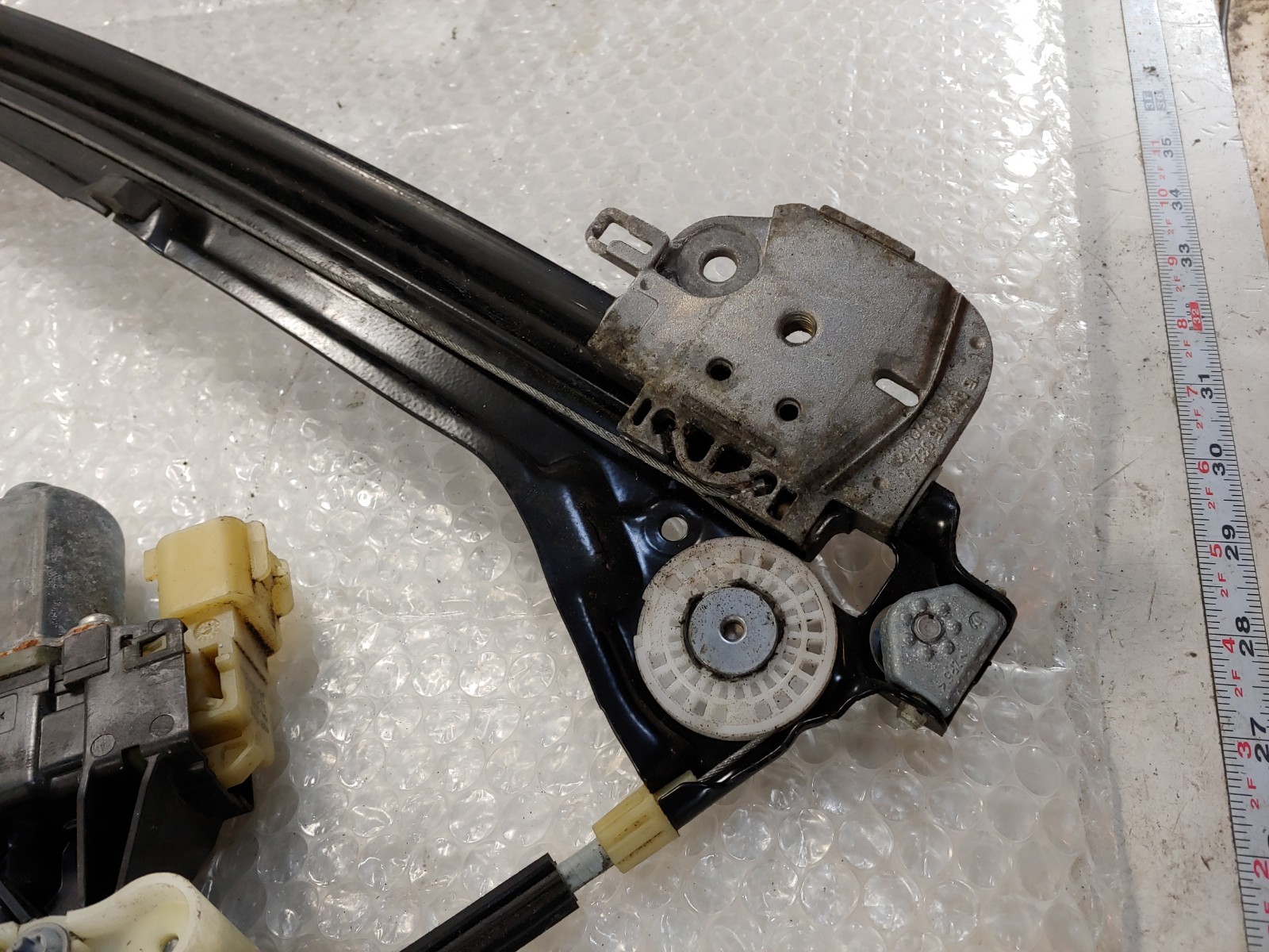 Maserati Ghibli 2014-2022 Front Window regulator P/N 670102268
