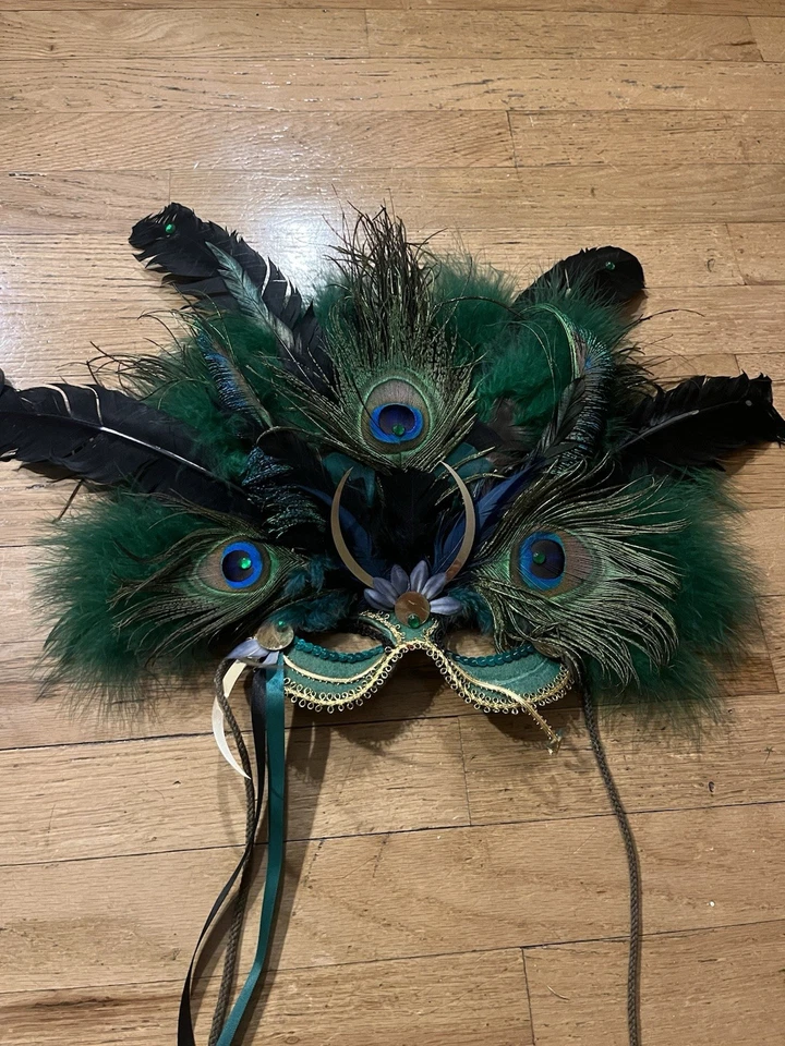Lot 4 Mardi Gras Carnival Masquerade Feather Masks Photo Booth Halloween Masks  - Image 2 of 4