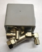 Dema 442P Diaphragm Water Solenoid Valve w Mount Plate Box Bracket 24VDC 1/4NPT