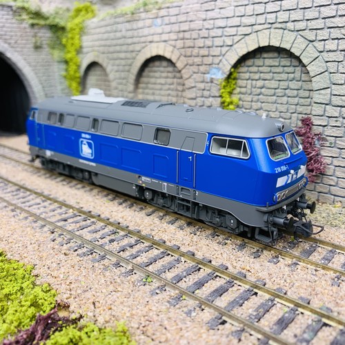 Locomotive diesel 218 056-1, PRESSE, Ep VI, 3R Digital son - ROCO 7320025 - HO 1 | Condition: Neuf