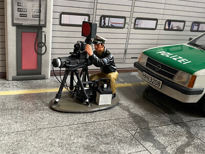 Polizist Figur Radarkontrolle Blitzer Metall bemalt für Polizei Diorama 1:18
