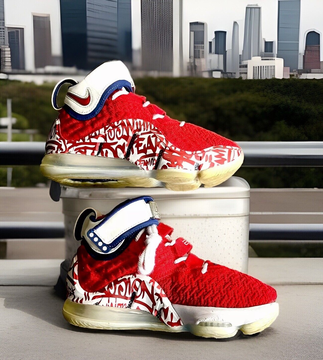 シューズ(男性用) Nike Lebron 17 Lebron 4 Red GraffitiMen Nike LeBron XVII 17 “LeBron 4 Red Graffiti” CT6047-600, US