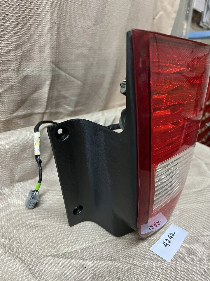 Luz trasera izquierda Ford Freestyle 2005-07 OEM 6F9Z13405AA Foto 2 de 4