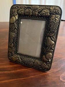 Hallmark Embossed Fruit Antiqued Metal Grapes Pears Apples Heavy Photo Frame 2x3
