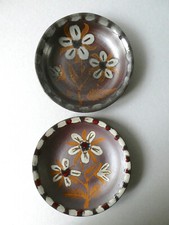 2 assiettes ou plats en grès