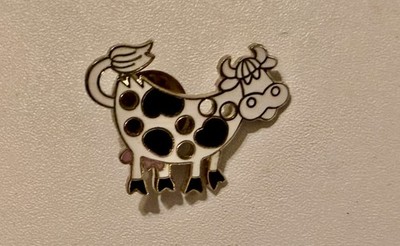 Chicago Cubs Harry Caray's ''Holy Cow'' vintage button, lapel pin Enamel  