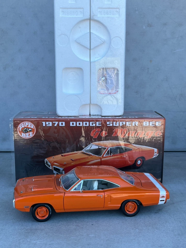 1/18 GMP 1970 DODGE SUPER BEE GO MANGO ORANGE ROLL UP & DOWN WINDOWS CLEAN - Image 2 of 4