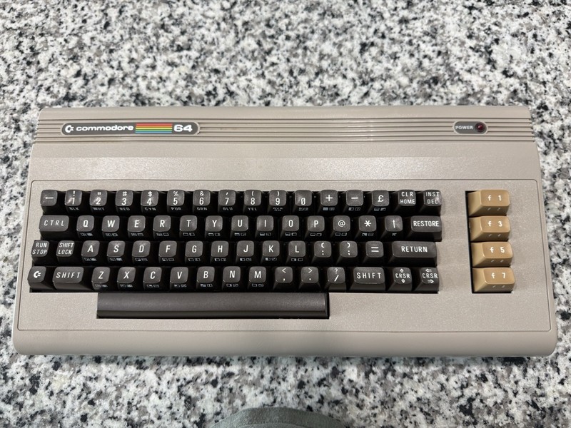 Commodore 64 - Works, No SID Chip, 5 Pin Video