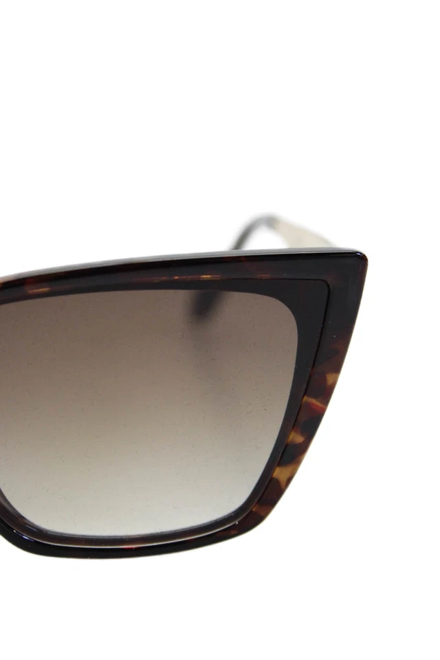 Gafas de sol Quay para mujer con montura negra ojo de gato con estuche Foto 2 de 4