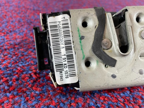 JEEP GRAND CHEROKEE TRACKHAWK 6.2L 11-21 OEM REAR LEFT SIDE DOOR LOCK ACTUATOR - Picture 2 of 4