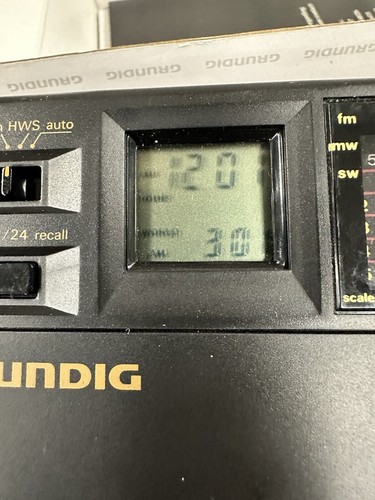IN BOX GRUNDIG TRAVELER II Radio portatile a onde corte 7 bande - Foto 2 di 9