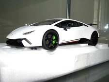 1/18 SCALE AUTOART #79151 LAMBORGHINI HURACAN PERFORMANTE WHITE (black wheels)