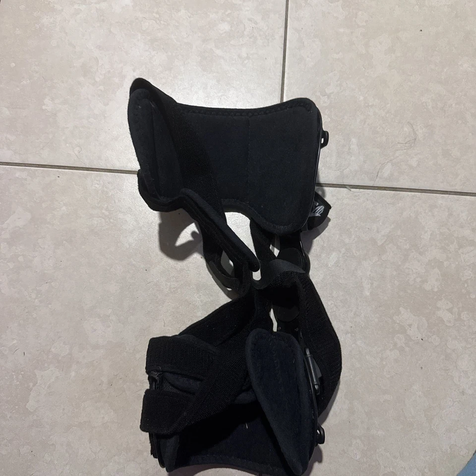 Rodillera personalizada CTi, fibra de carbono azul, ajustable Foto 2 de 4