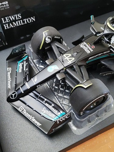 PMA 1/18 Mercedes AMG Petronas W14 F1 Car Bahrain GP 2023 #44 Hamilton LTD - Picture 2 of 10