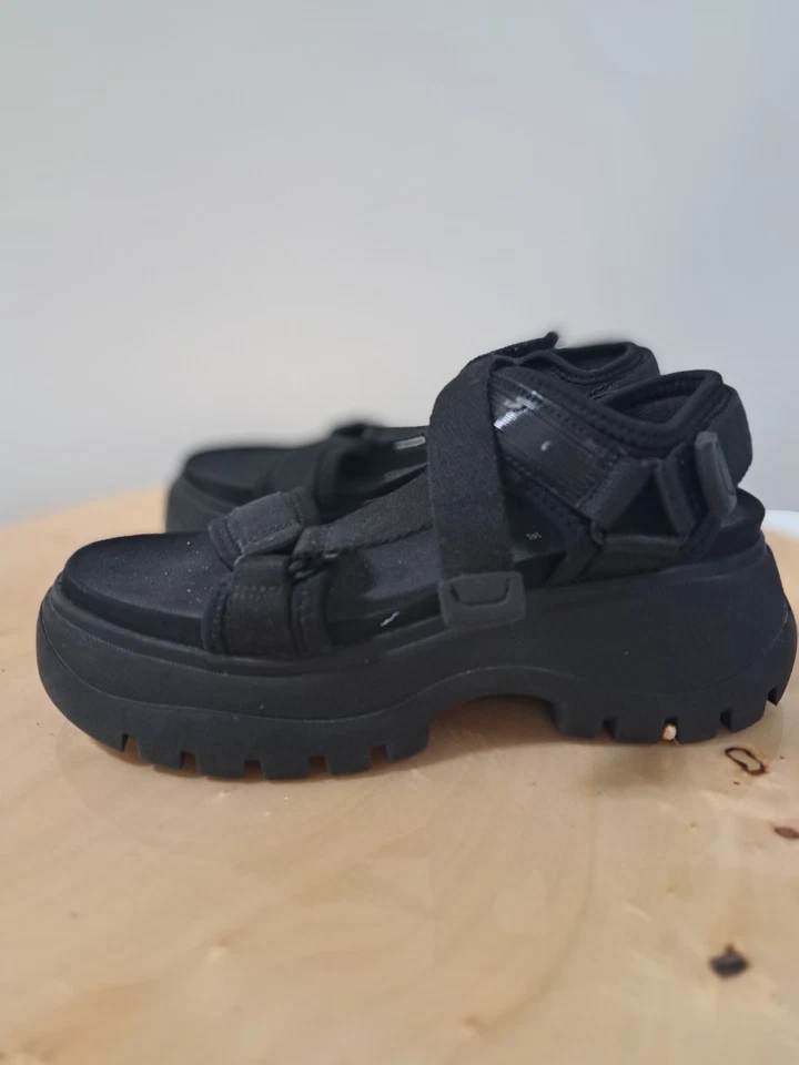 Sandalias deportivas Zara con correas negras suela de plataforma punta abierta para mujer talla 36 Foto 2 de 4