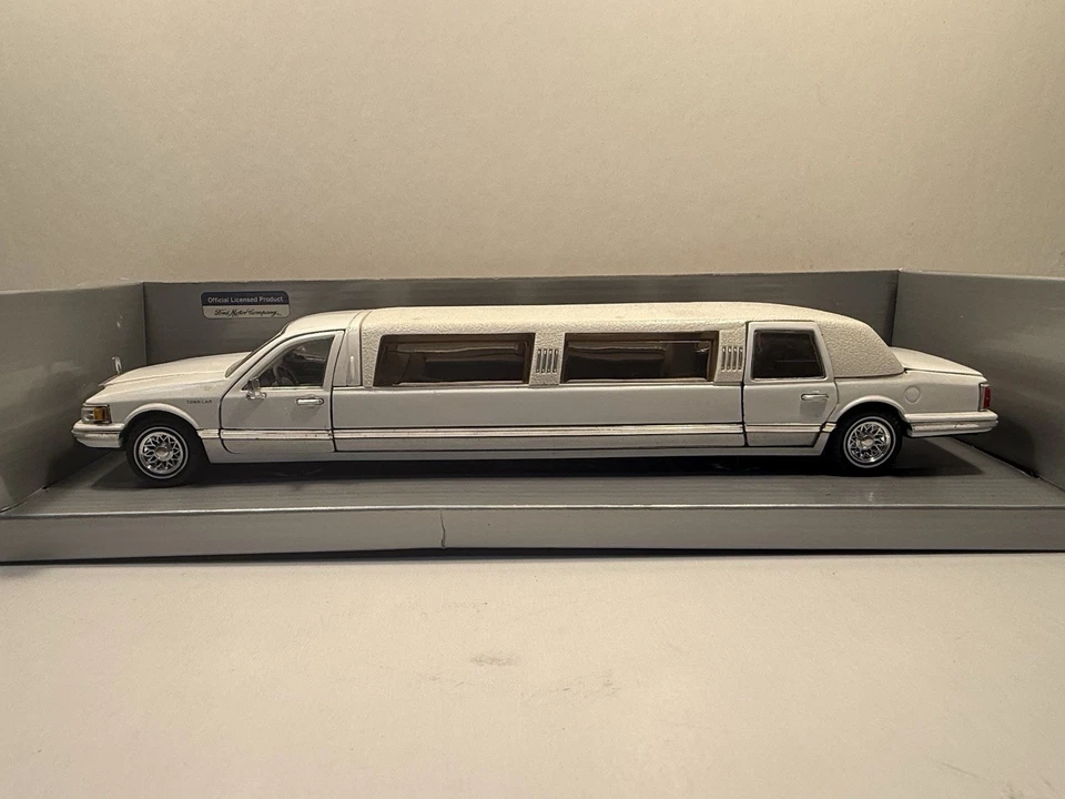 Coche de juguete Lincoln limusina escala 1/24 de metal fundido a presión 12 largo 1996 Sunnyside LTD Foto 2 de 4