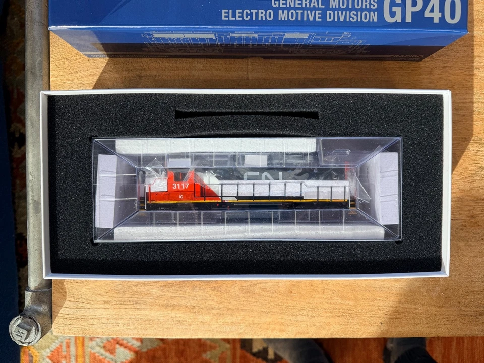 Rapido Trains HO Scale EMD GP40 Locomotive CN "Ex-IC" 3117 DCC+Sound - Image 3 of 4