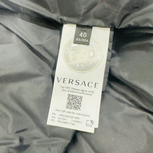 Neu mit Etikett Versace gefütterte Damenjacke 40 US S Medusa Barocco schwarz gold Hoodie $ 2.250 - Bild 9 von 16
