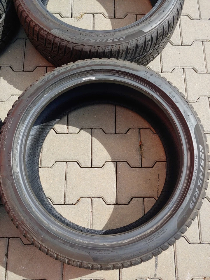 4 Pirelli Sottozero 3 19 Zoll Winterreifen 225/45 R19 96V RSC RFT * M+S DOT2020 - Bild 2 von 3