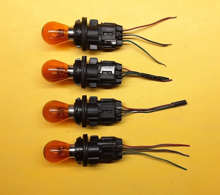 0206 Nissan Altima Front Turn Signal Blinker Light Bulb Socket Plug