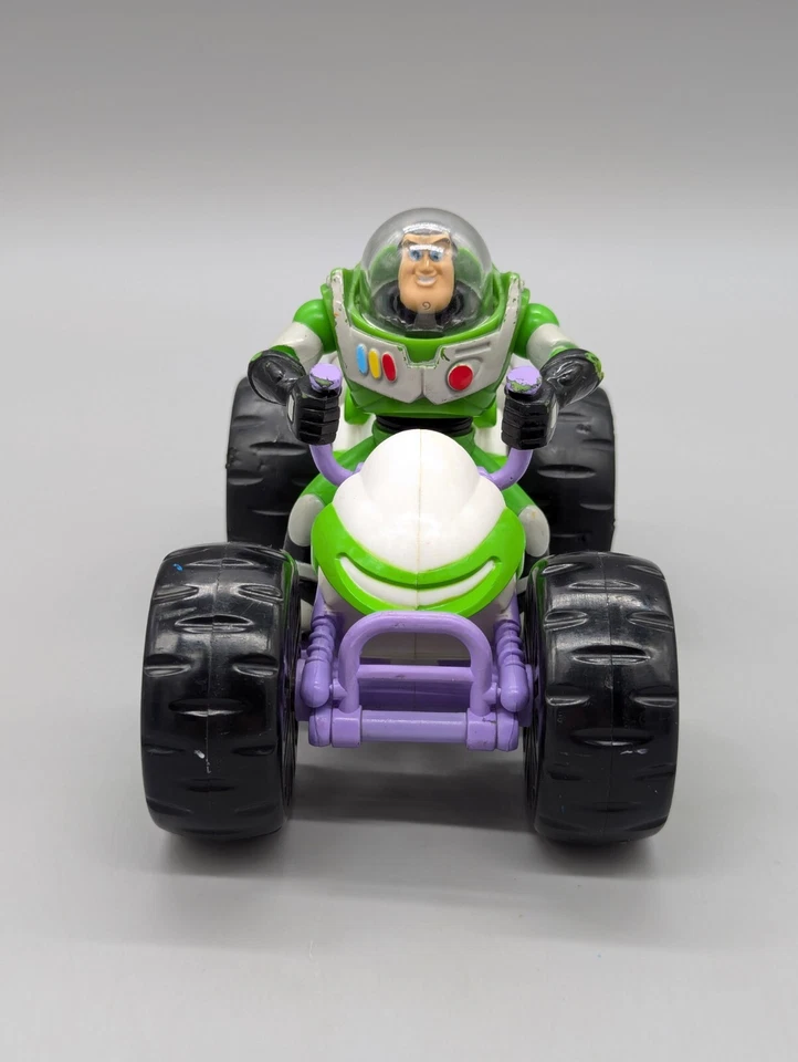 Disney Pixar Toy Story 2007 Buzz Lightyear Riding ATV Four Wheeler 6" - Imagem 2 de 4