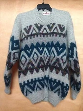 Gorgeous warm men sweater - size L