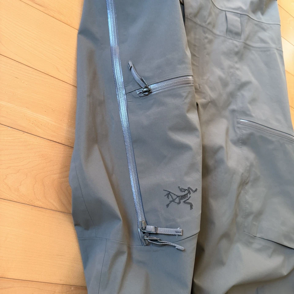 Arcteryx Men’s Sabre Bibs Ski/Snowboard GORE-TEX Pants - Gray Green - Medium - Image 2 of 4