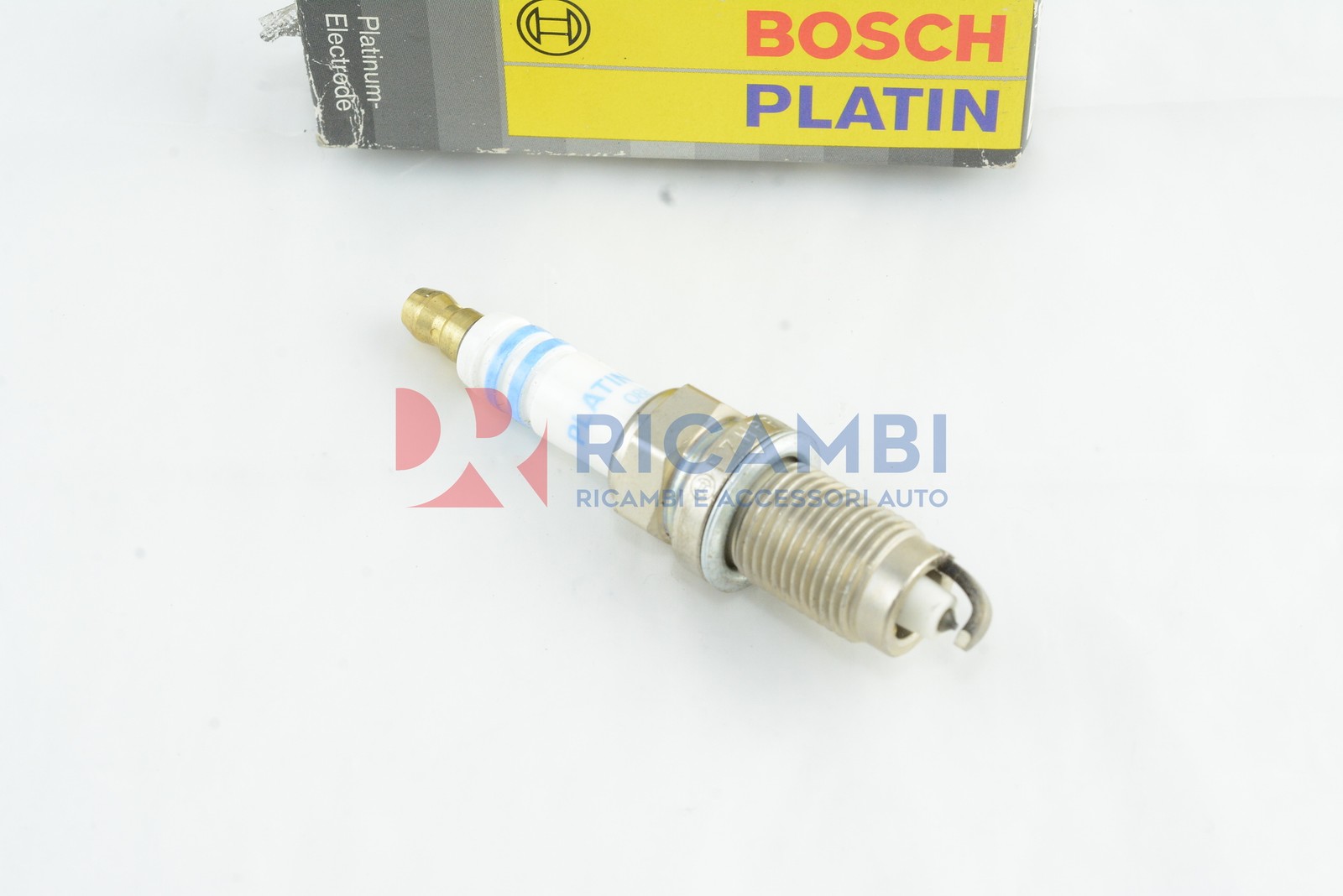 Bosch Ignition Spark Plug For Audi A8 Ford Galaxy VW Golf Polo IV - 0241235715