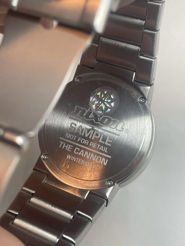 Orologio Uomo NIXON Tono Argento Campione THE CANNON 100 M Acciaio Inox Quadrante Rosso - Foto 12 di 12