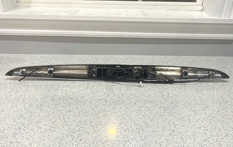 2008-2013 Infiniti G25 G35x G37x Sedan porta-malas cromado spoiler 84810-JK660 com câmera - Imagem 4 de 4