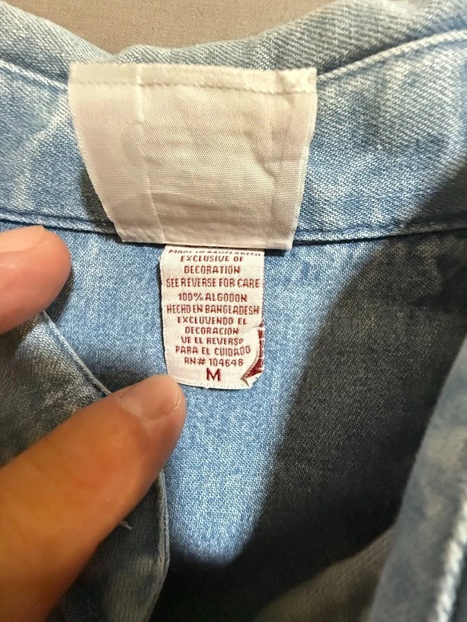 Camisa masculina vintage esportiva M azul denim botão manga longa anos 90. - Imagem 4 de 4