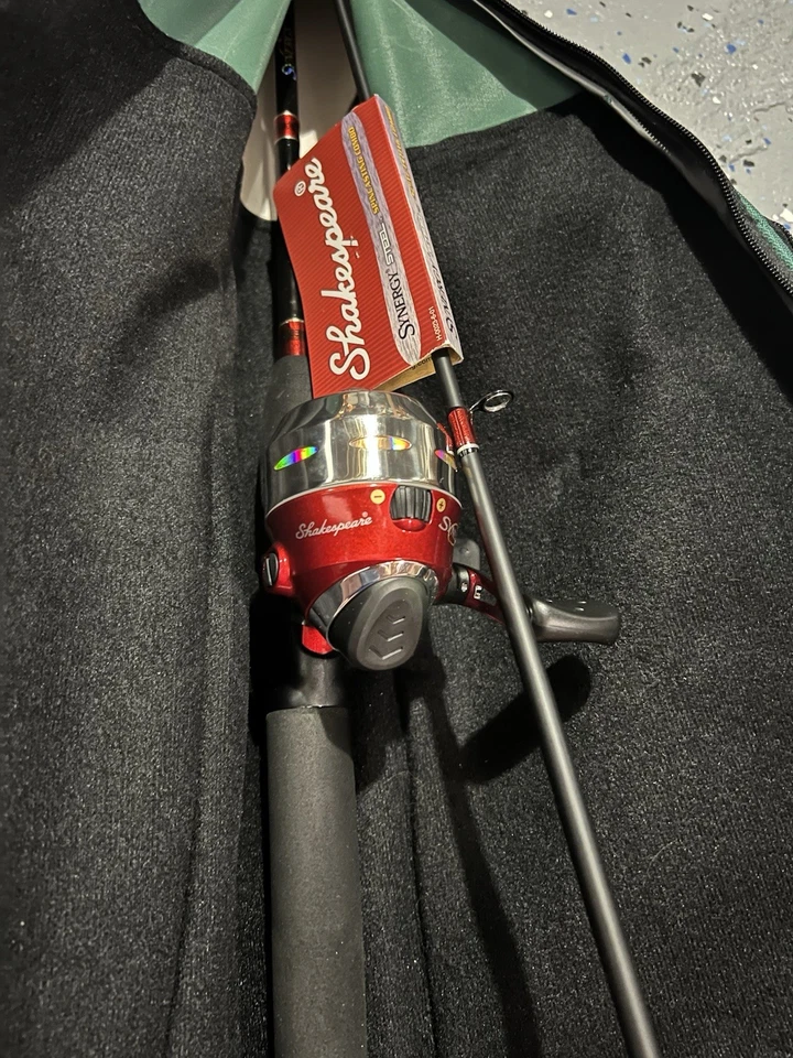 First Ice Green Carrying Case + NEW Shakespeare Synergy Steel Rod/Reel Combo - Image 2 of 4