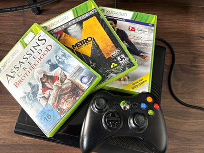 Microsoft Xbox 360, Schwarz, Bundle mit Controller, Netzteil  & 3 Spielen