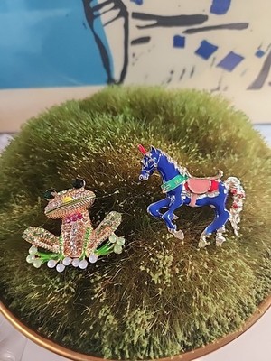 Cute Horse and Frog Multicolored Rhinestone Brooch Pins.
