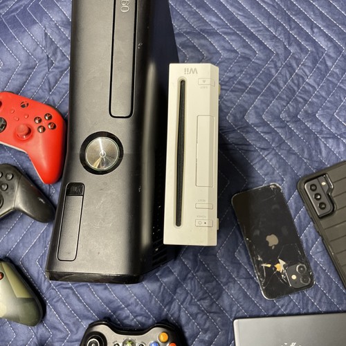 Gaming Console Lot – Xbox 360 Slim + Nintendo Wii + 5 Controllers + More - Picture 2 of 14